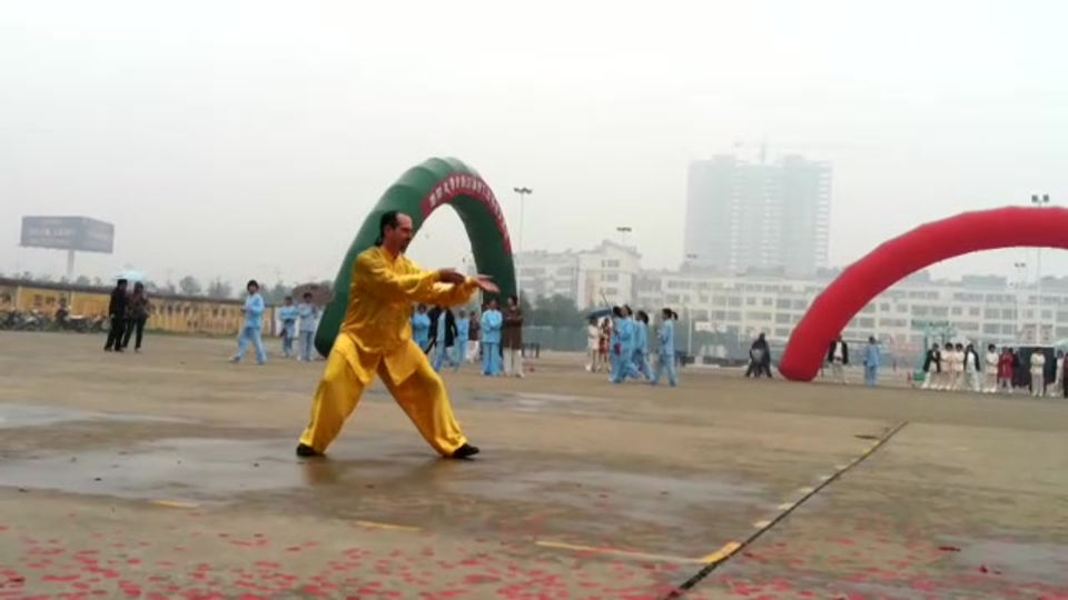 Gary Huff Demonstrates Tai Chi in China